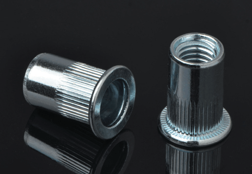 ইস্পাত সমতল মাথা Knurled বডি রিভেট বাদাম খোলা টাইপ